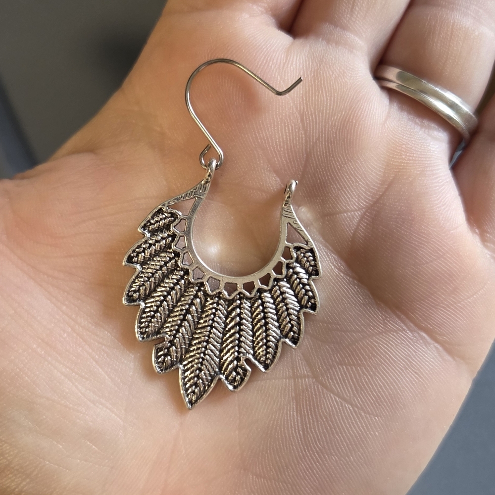 Elegant Silver Leaf Earrings - Picture 2 of 3